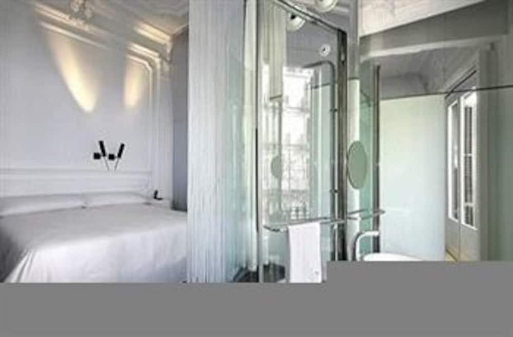 Chic & Basic Born Boutique Hotel
