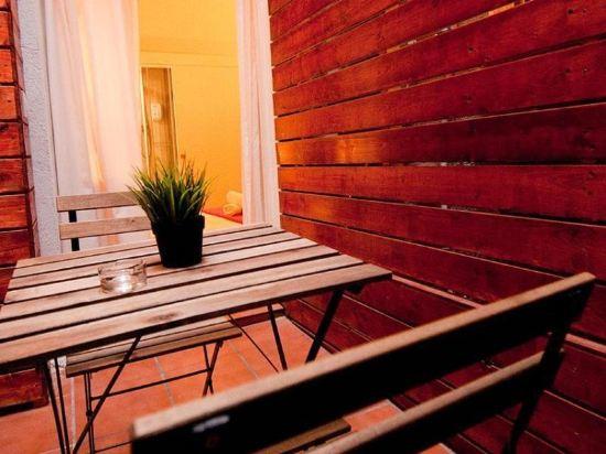 Hostal Live Barcelona