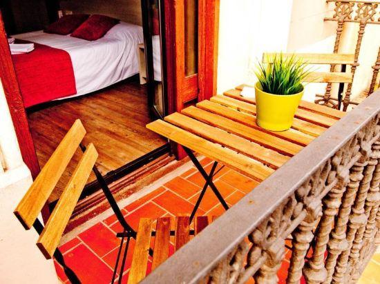 Hostal Live Barcelona