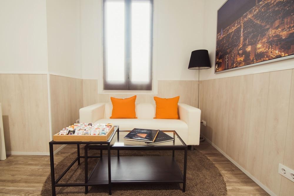 Hostal Live Barcelona