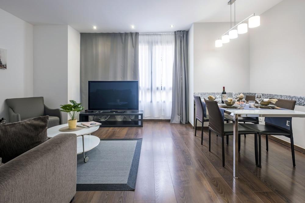 Bas Apartments Gracia