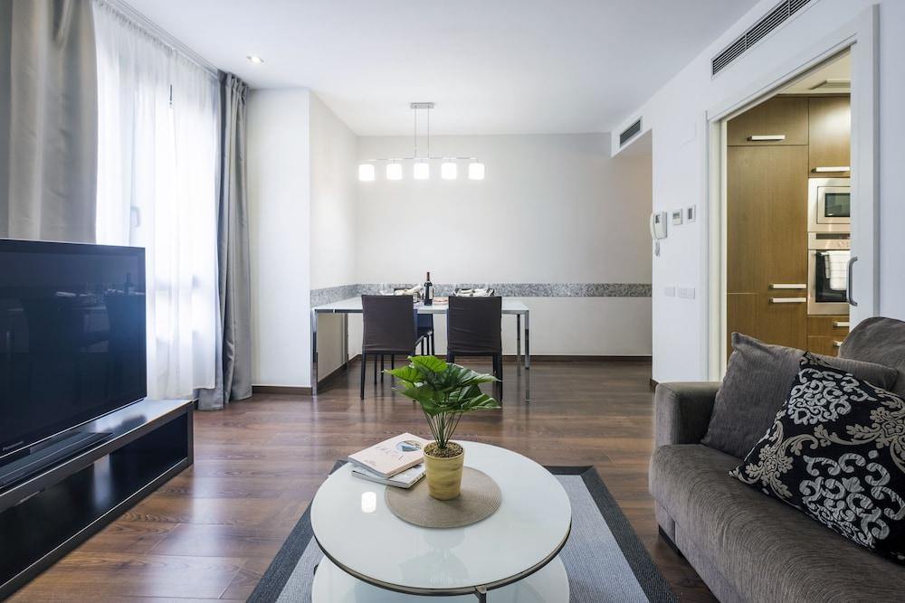 Bas Apartments Gracia