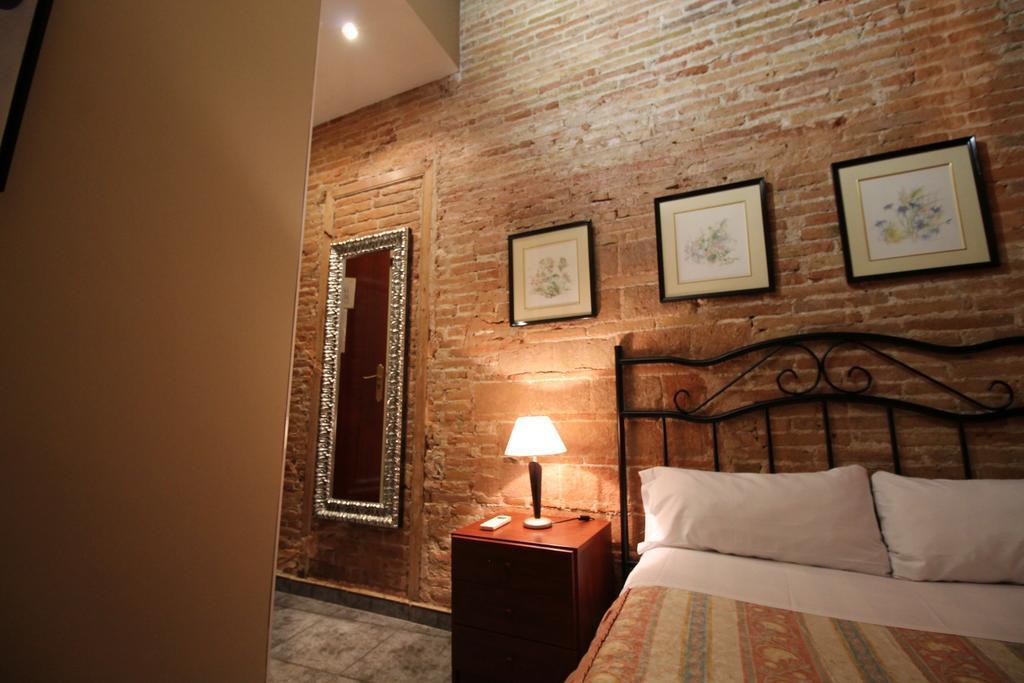 Hostal Orleans Barcelona