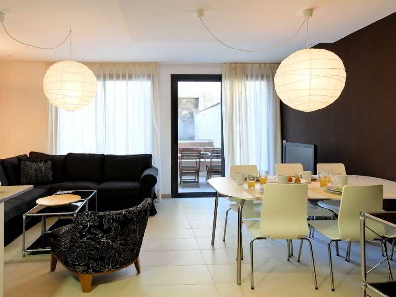 Inside Barcelona Apartments Sants