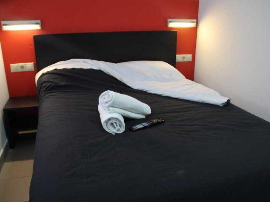 Room00 Valencia Hostel