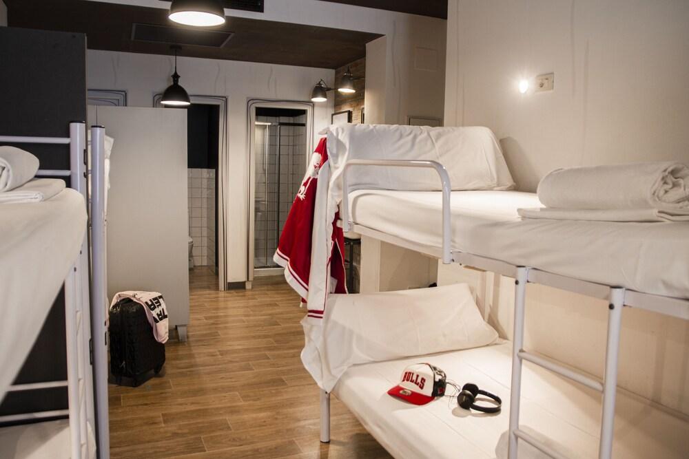 Room00 Valencia Hostel