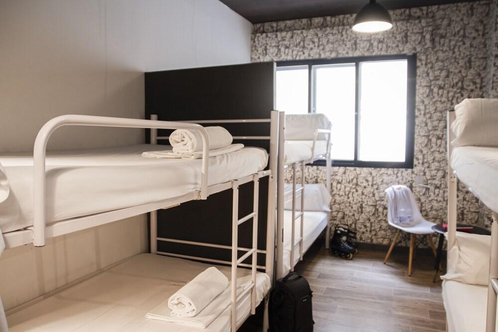 Room00 Valencia Hostel