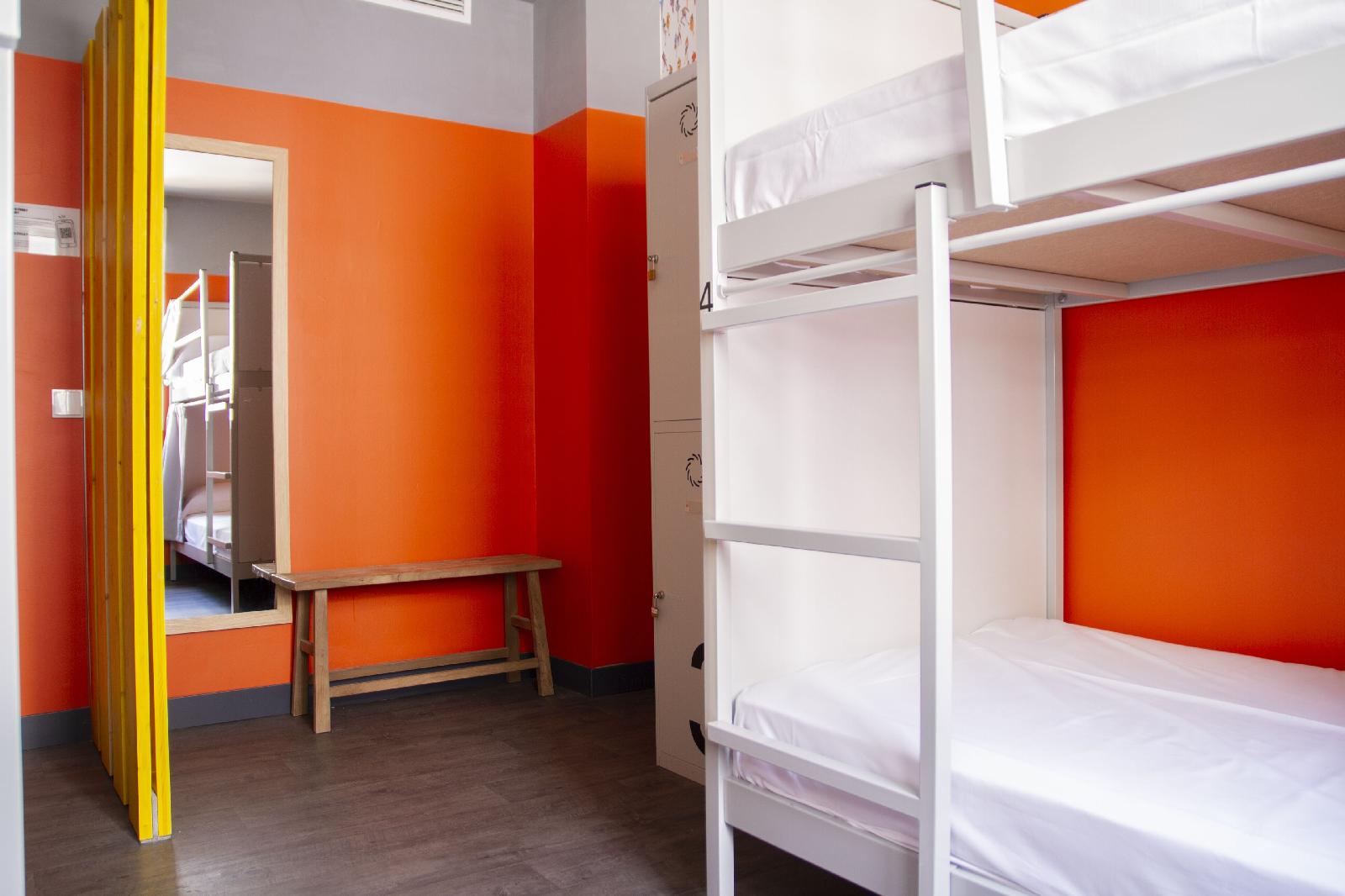 Room00 Valencia Hostel