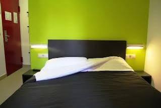 Room00 Valencia Hostel