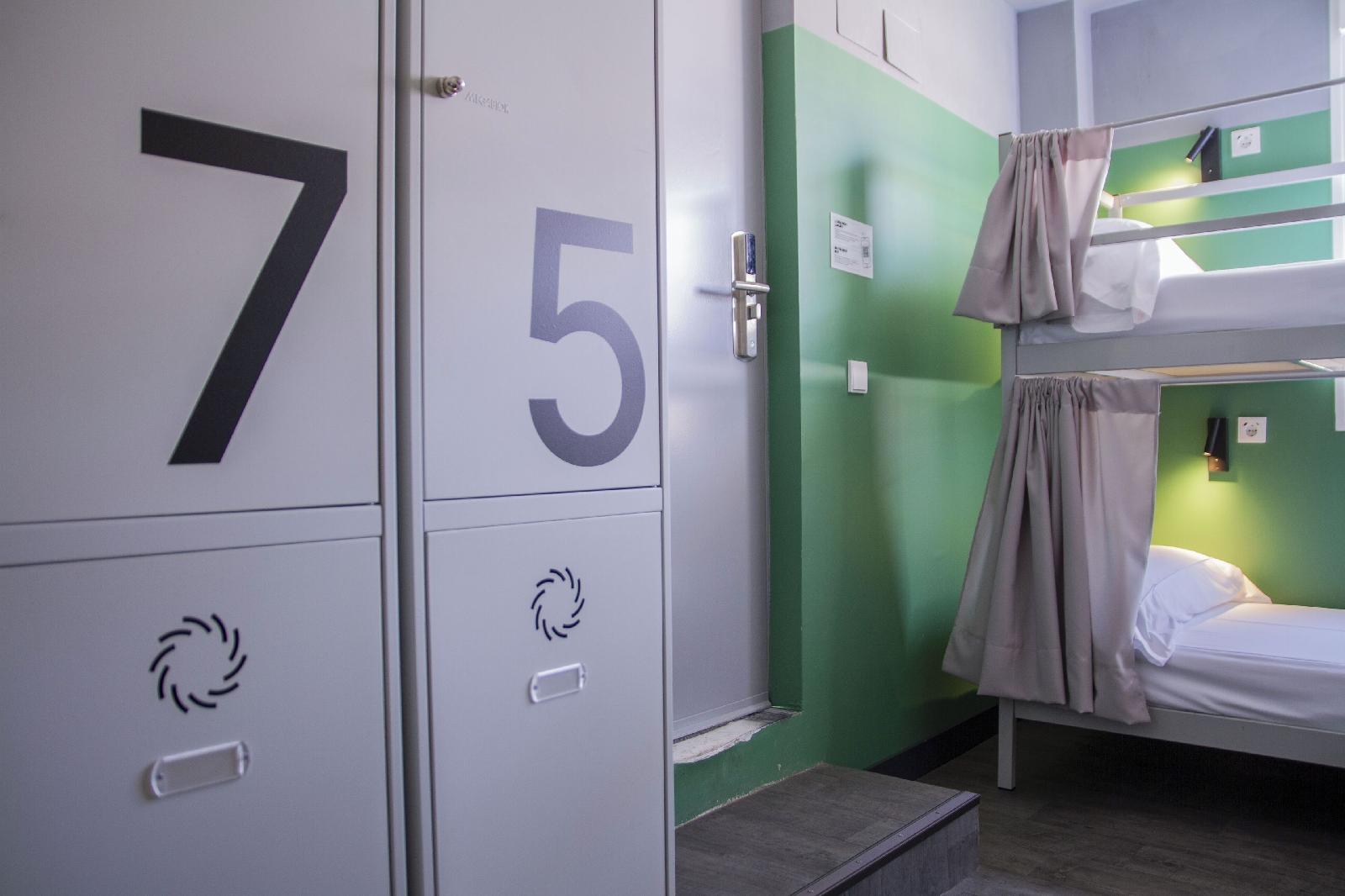 Room00 Valencia Hostel
