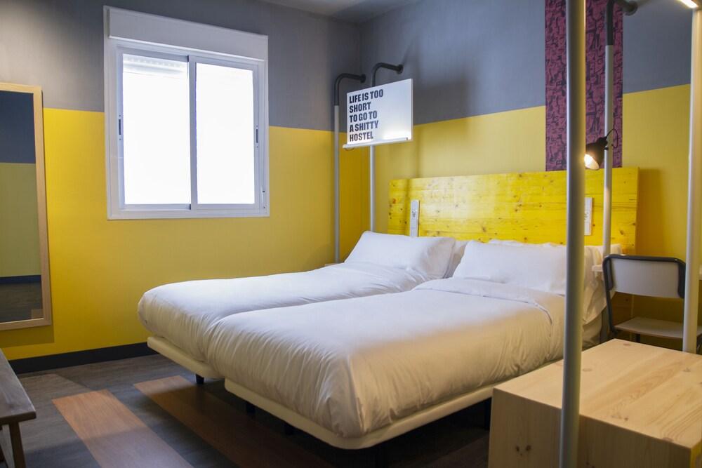 Room00 Valencia Hostel