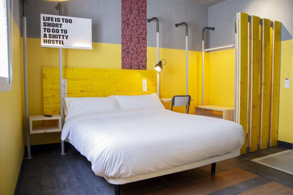 Room00 Valencia Hostel