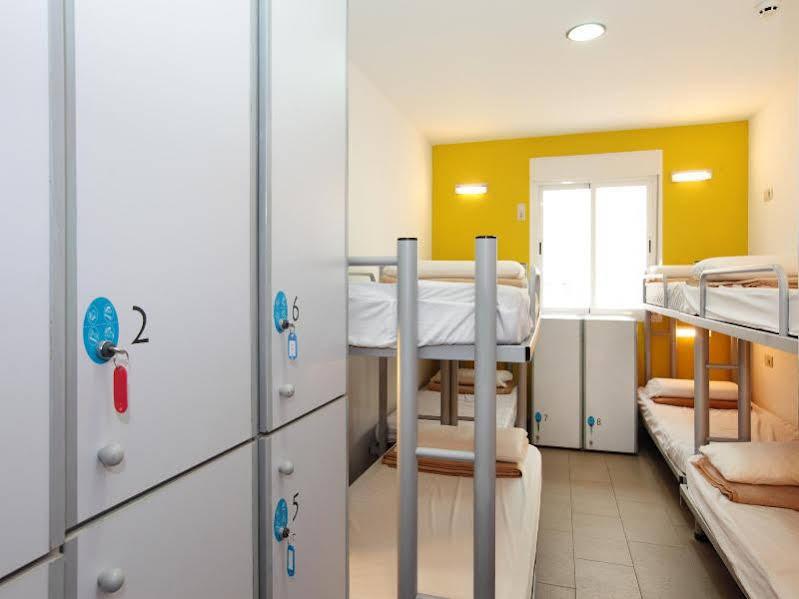 Room00 Valencia Hostel