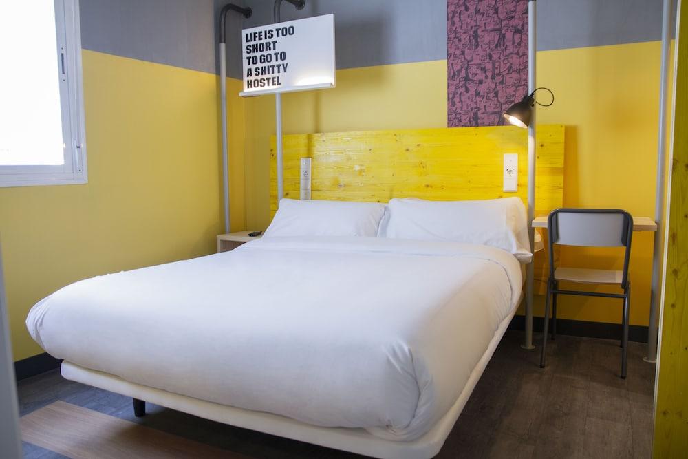 Room00 Valencia Hostel