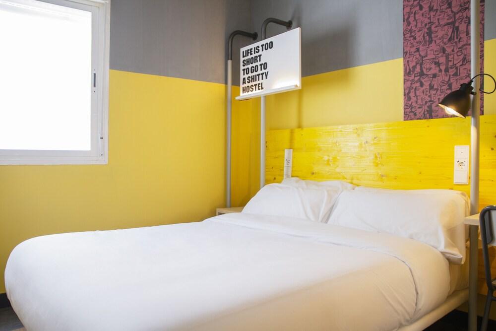 Room00 Valencia Hostel