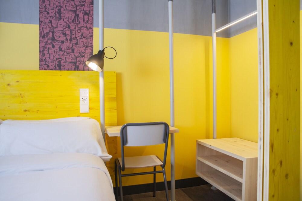 Room00 Valencia Hostel