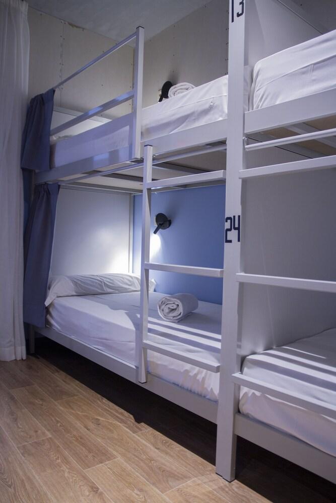 Room00 Valencia Hostel