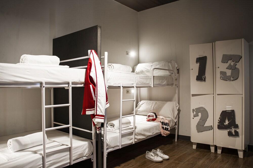 Room00 Valencia Hostel