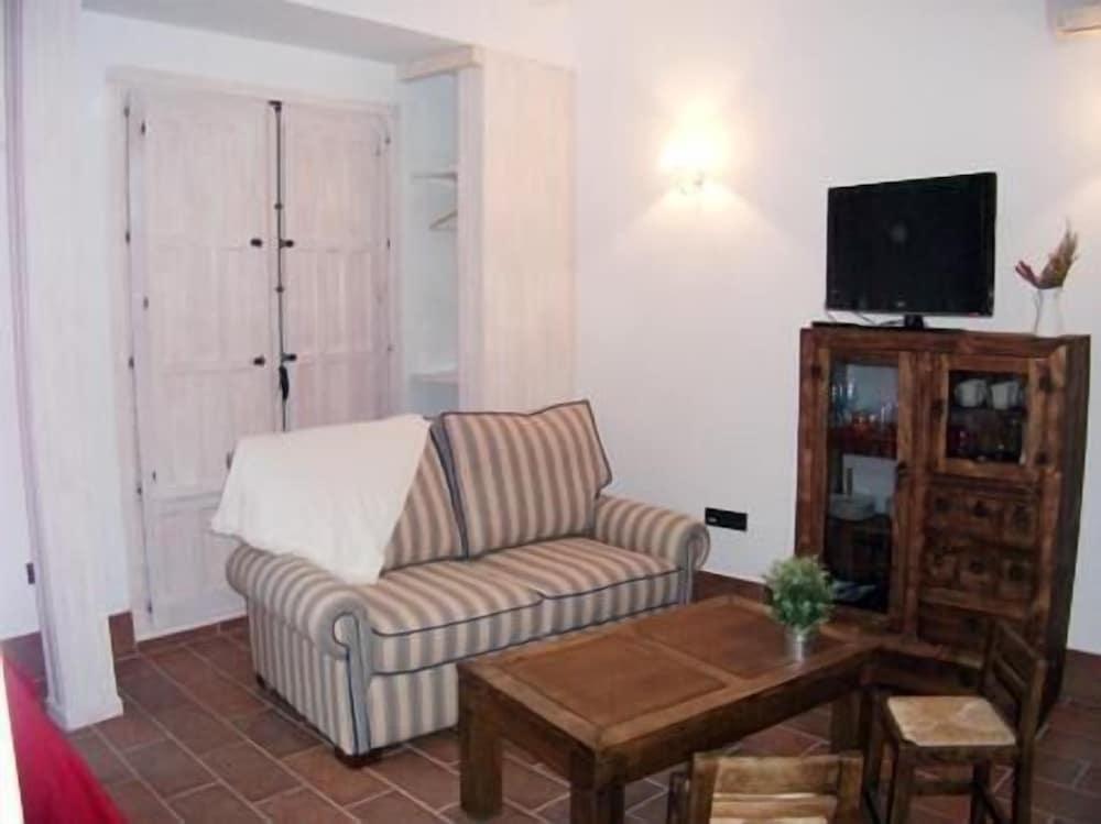 Casas Y Patios De Triana