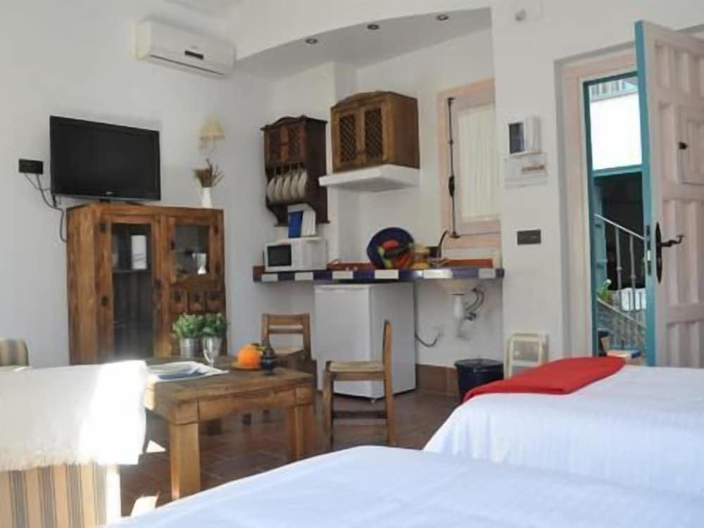 Casas Y Patios De Triana