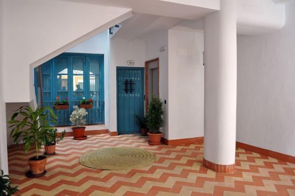 Casas Y Patios De Triana