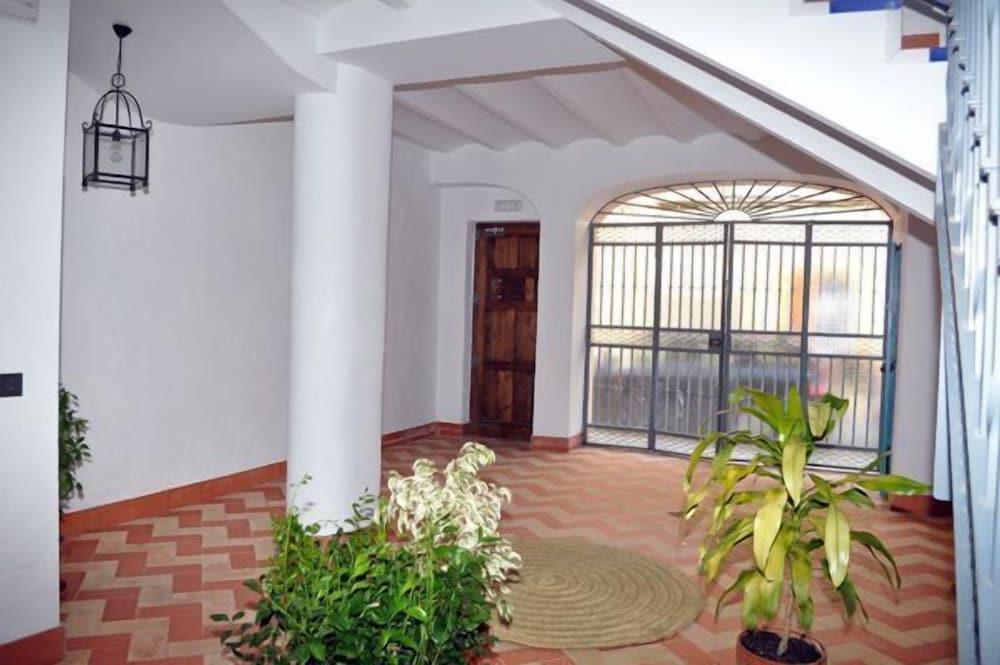 Casas Y Patios De Triana