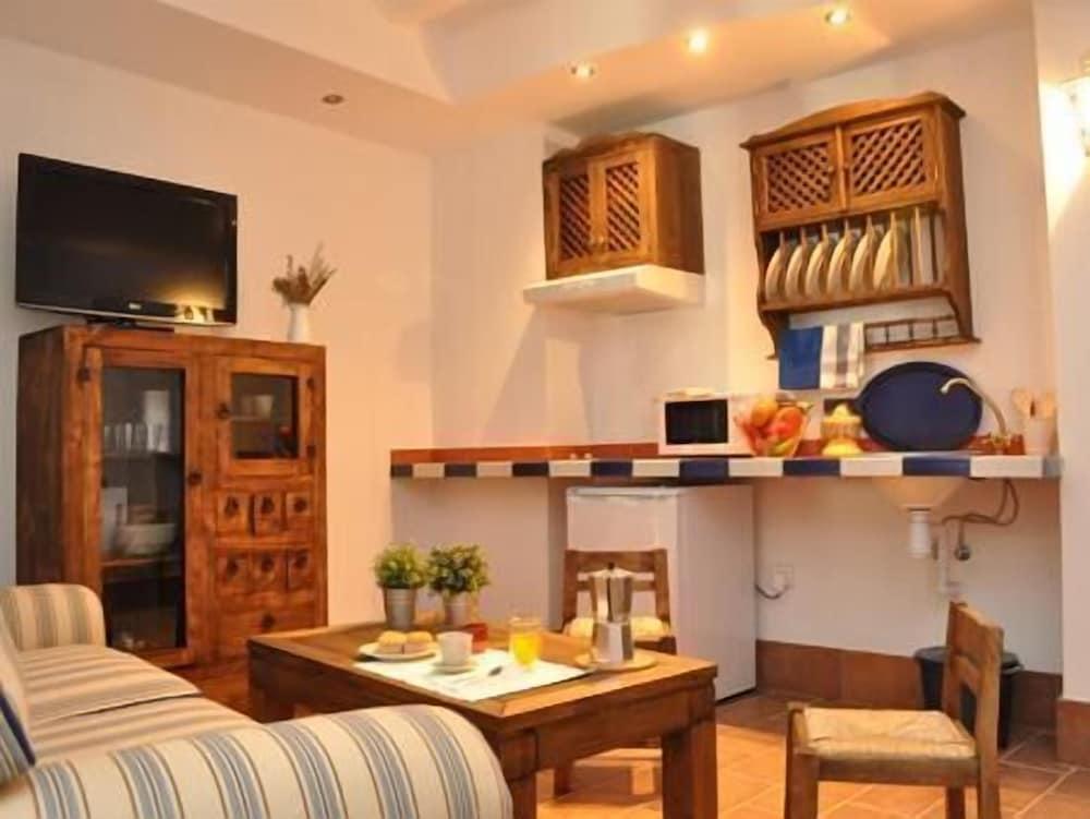 Casas Y Patios De Triana