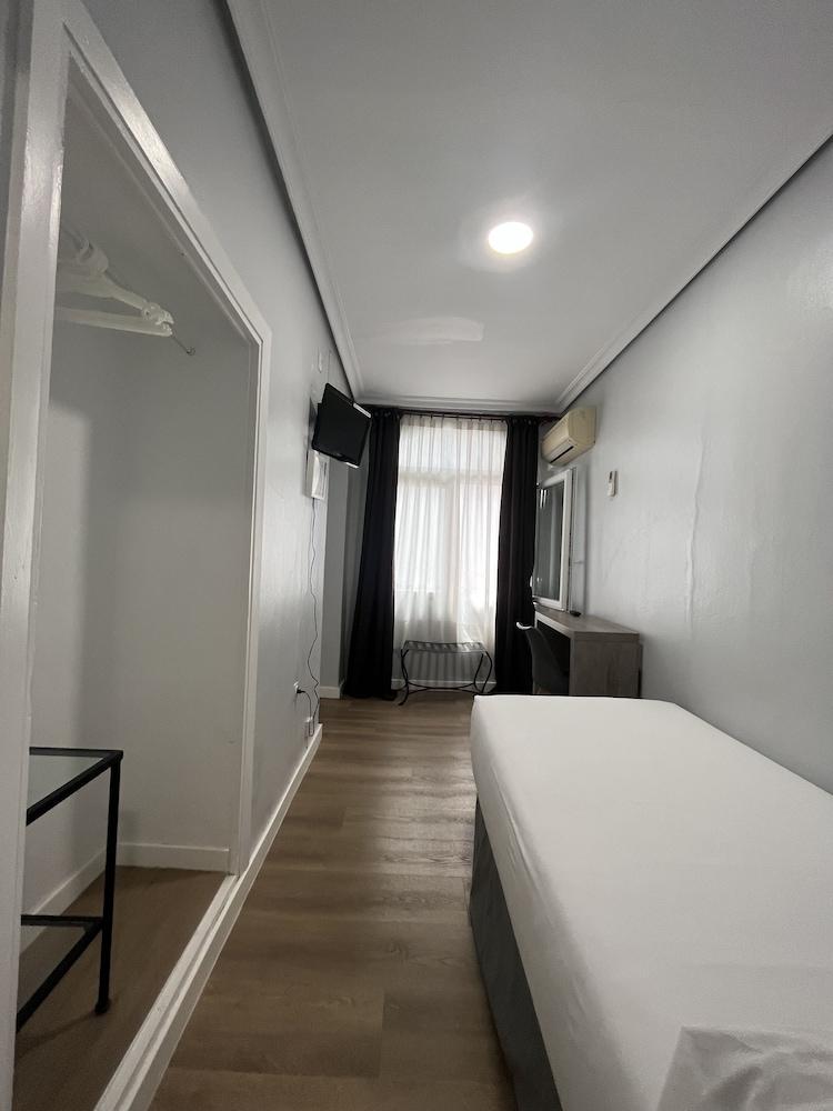 Hostal Atenas