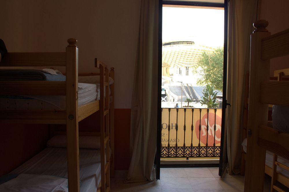Oasis Backpackers' Hostel Sevilla & Coworking