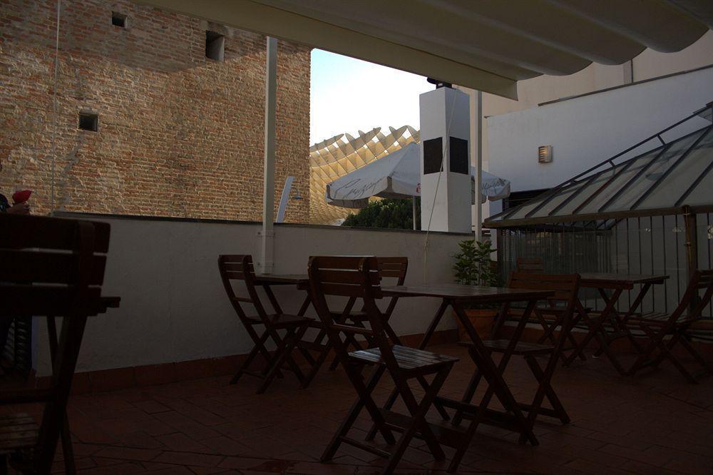 Oasis Backpackers' Hostel Sevilla & Coworking