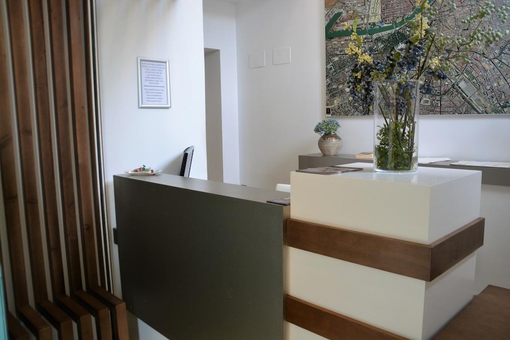 Hostal Sevilla Santa Justa - Adults Only