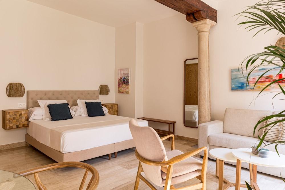Puerta Catedral Apartments