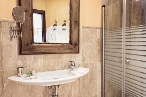 Puerta Catedral Apartments
