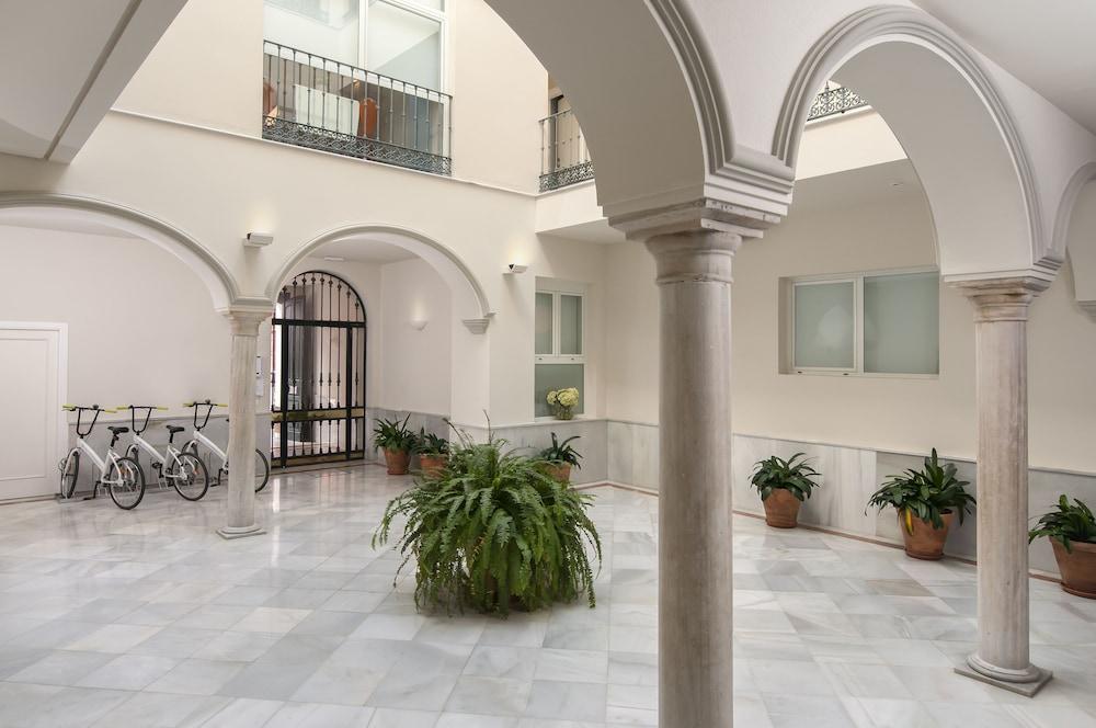 Suites Sevilla Plaza Apartamentos