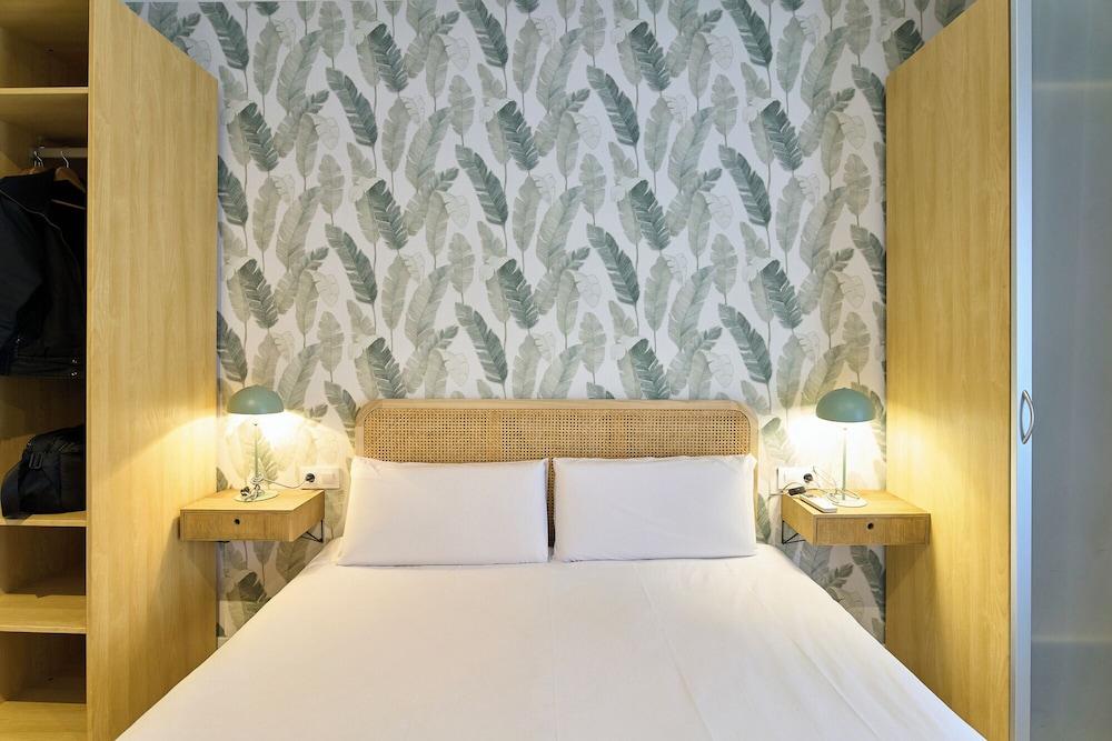 Fira Centric Apartments By Gaiarooms
