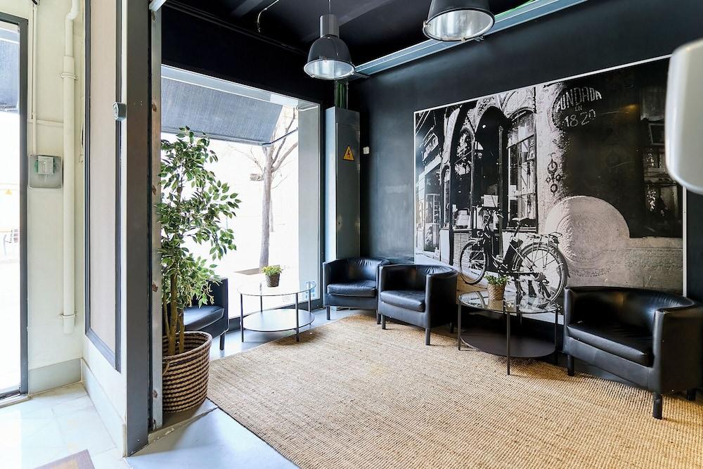 Fira Centric Apartments By Gaiarooms