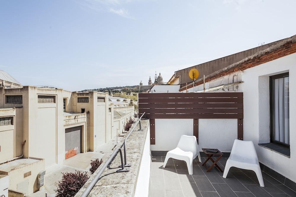 Fira Centric Apartments By Gaiarooms