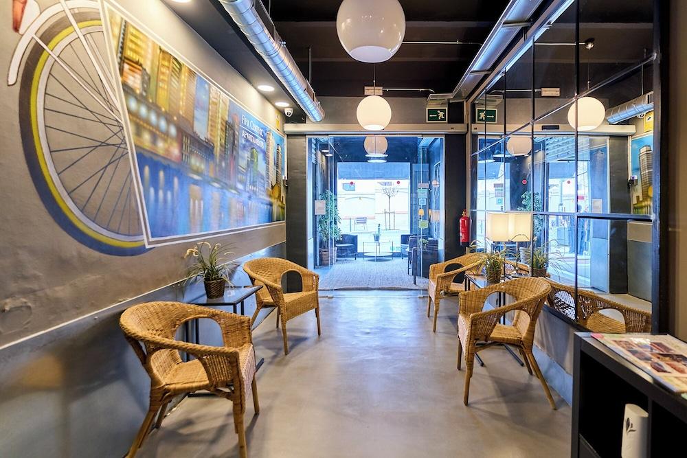 Fira Centric Apartments By Gaiarooms