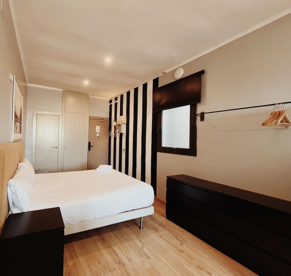 Fira Centric Apartments By Gaiarooms