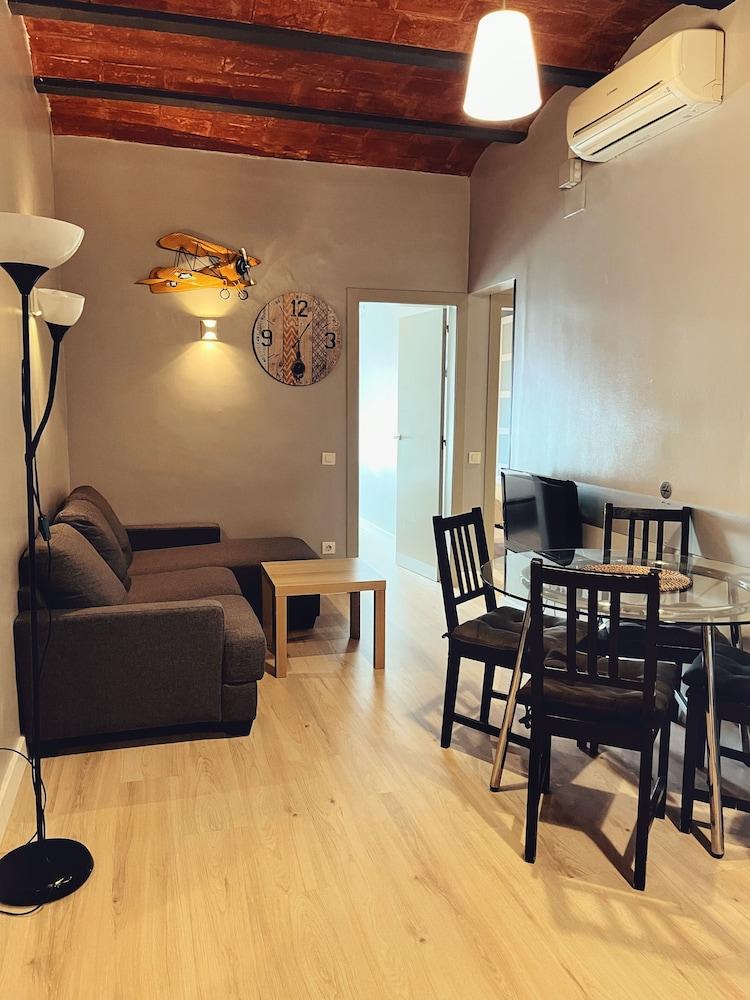 Fira Centric Apartments By Gaiarooms