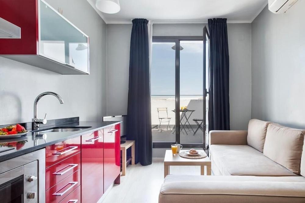 Fira Centric Apartments By Gaiarooms