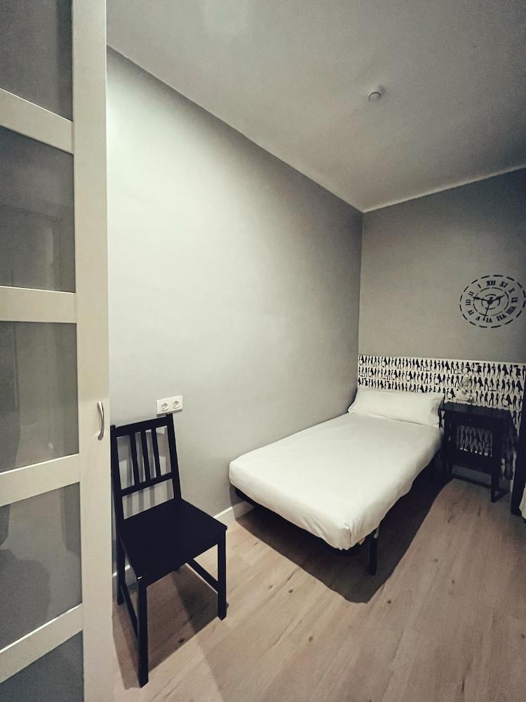 Fira Centric Apartments By Gaiarooms