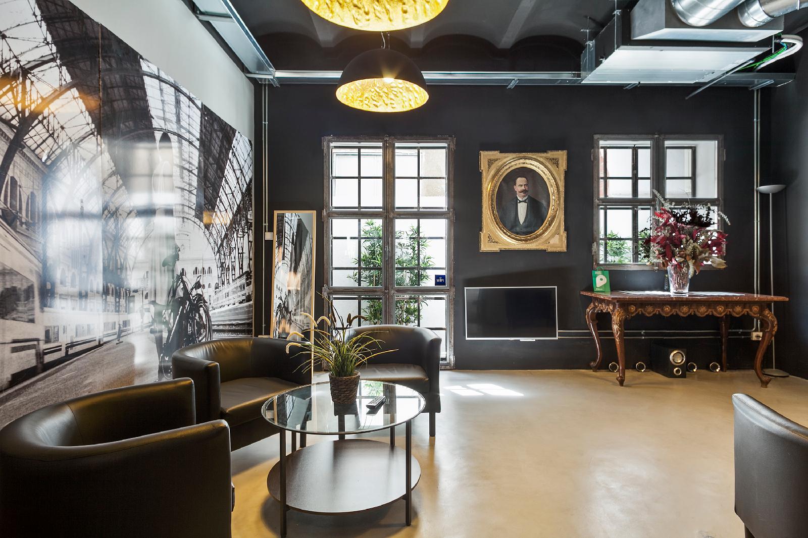 Fira Centric Apartments By Gaiarooms