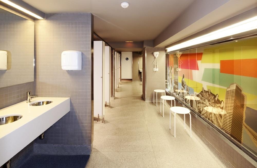 Latroupe Poblenou Beach hostel
