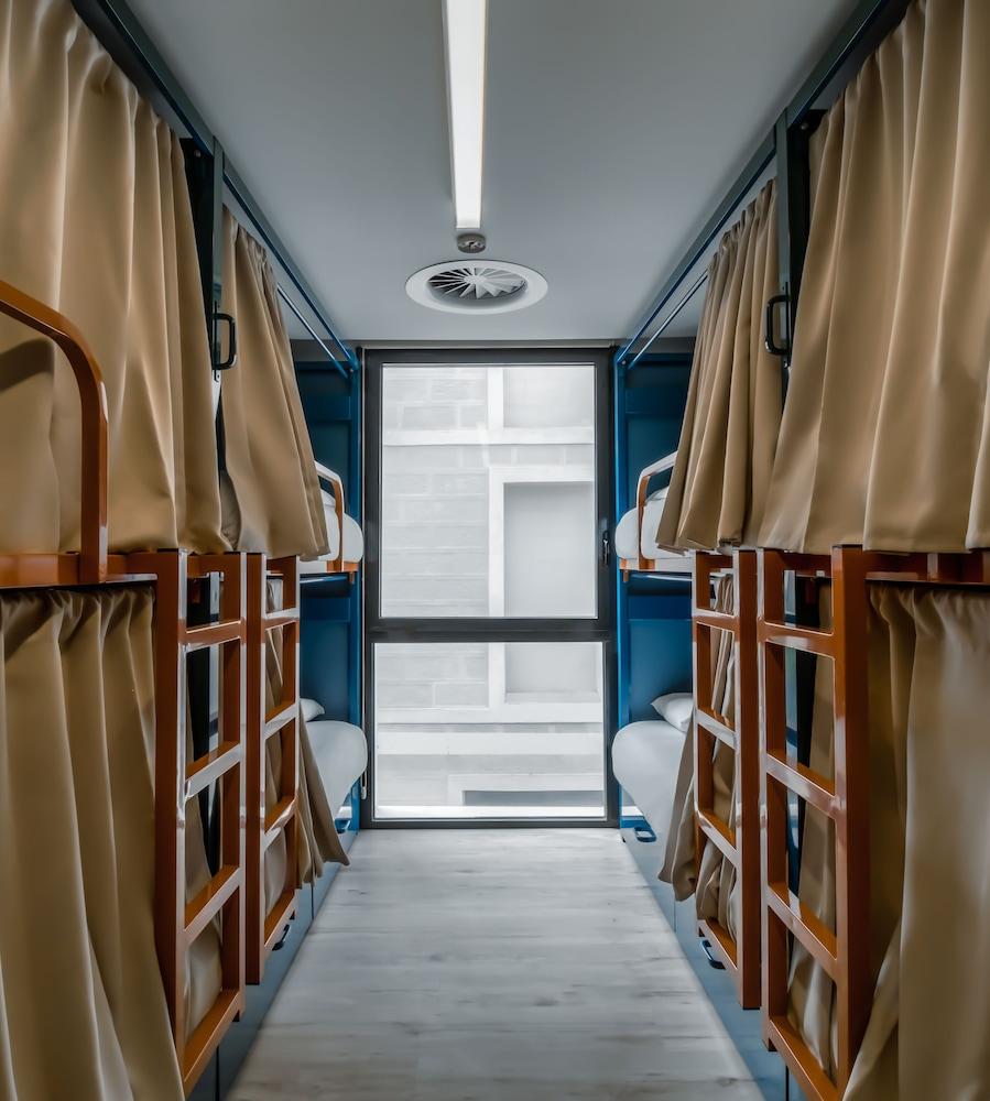 Latroupe Poblenou Beach hostel