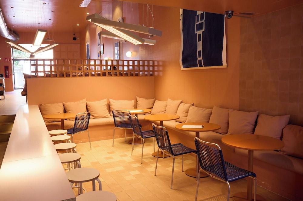 Latroupe Poblenou Beach hostel