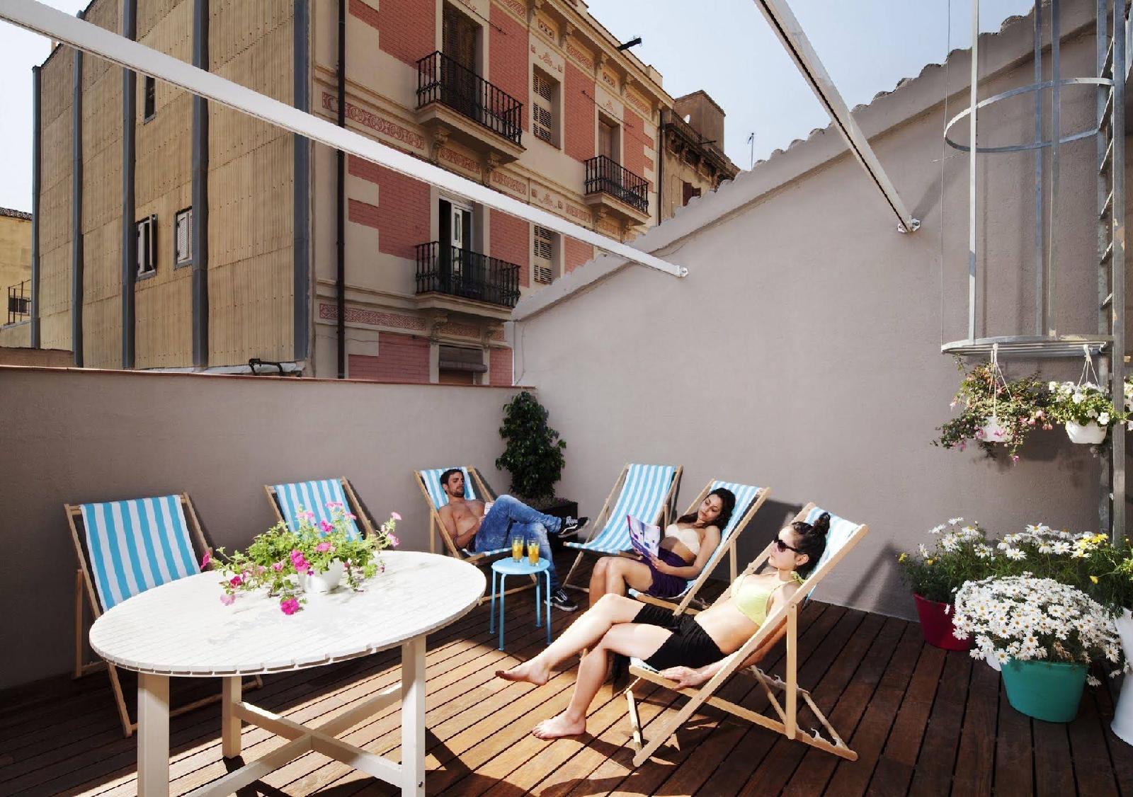Latroupe Poblenou Beach hostel