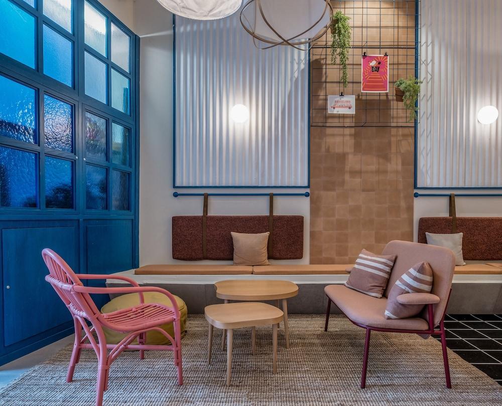 Latroupe Poblenou Beach hostel