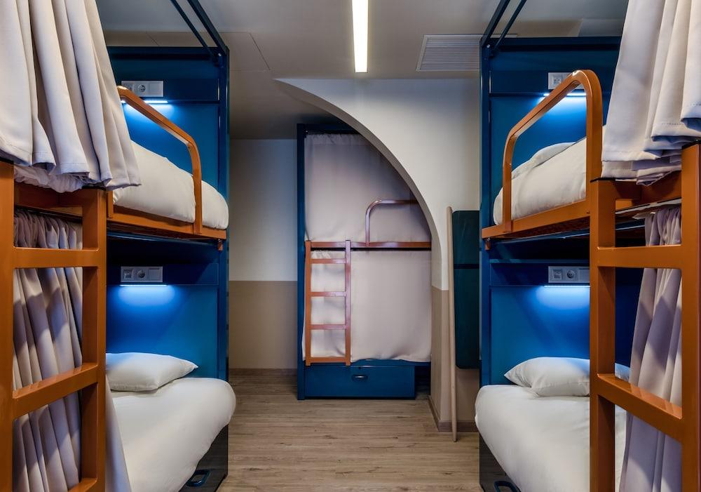 Latroupe Poblenou Beach hostel