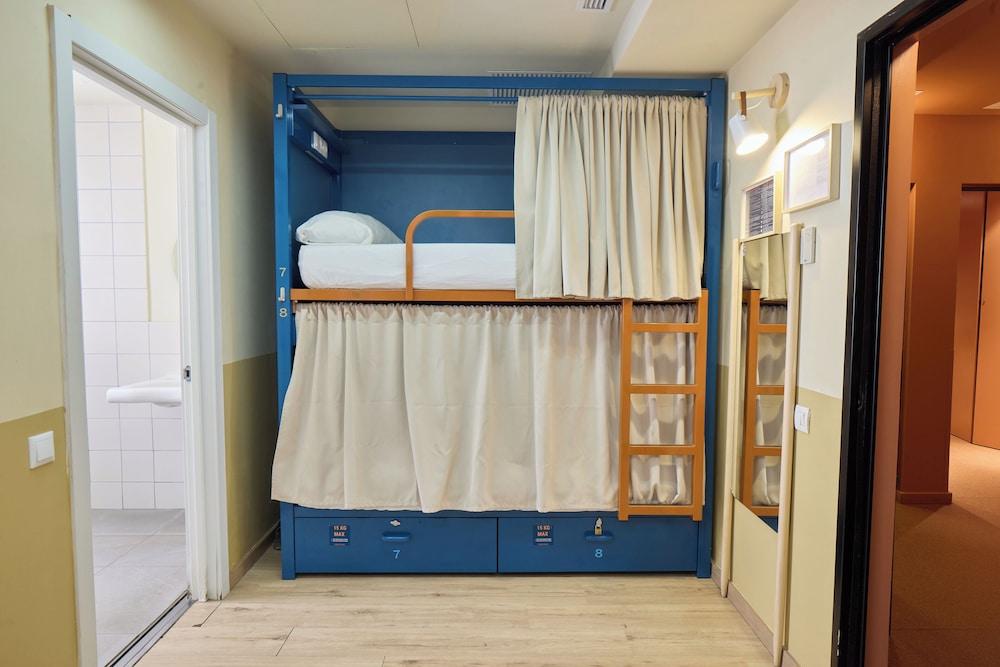 Latroupe Poblenou Beach hostel